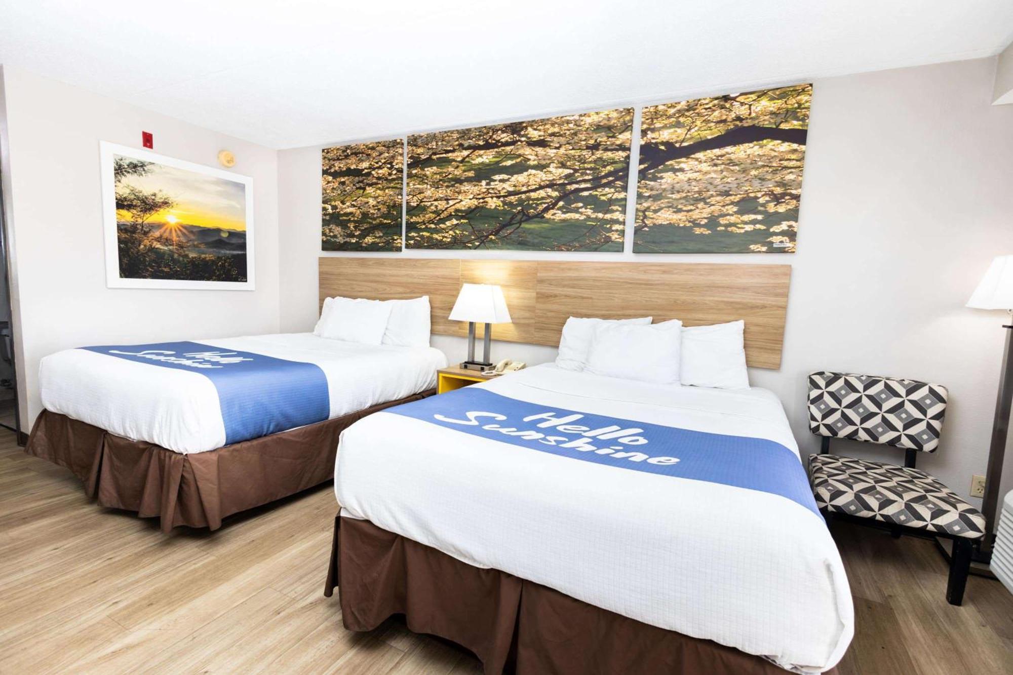 Days Inn By Wyndham Dayton Huber Heights Northeast Екстериор снимка