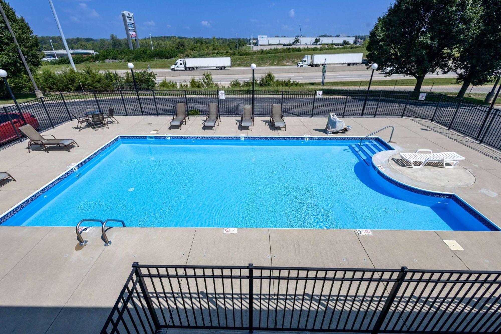 Days Inn By Wyndham Dayton Huber Heights Northeast Екстериор снимка