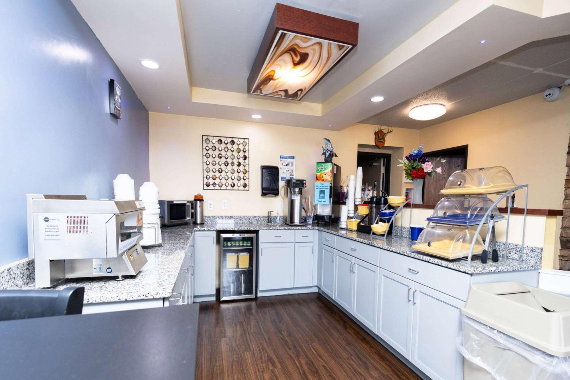 Days Inn By Wyndham Dayton Huber Heights Northeast Екстериор снимка